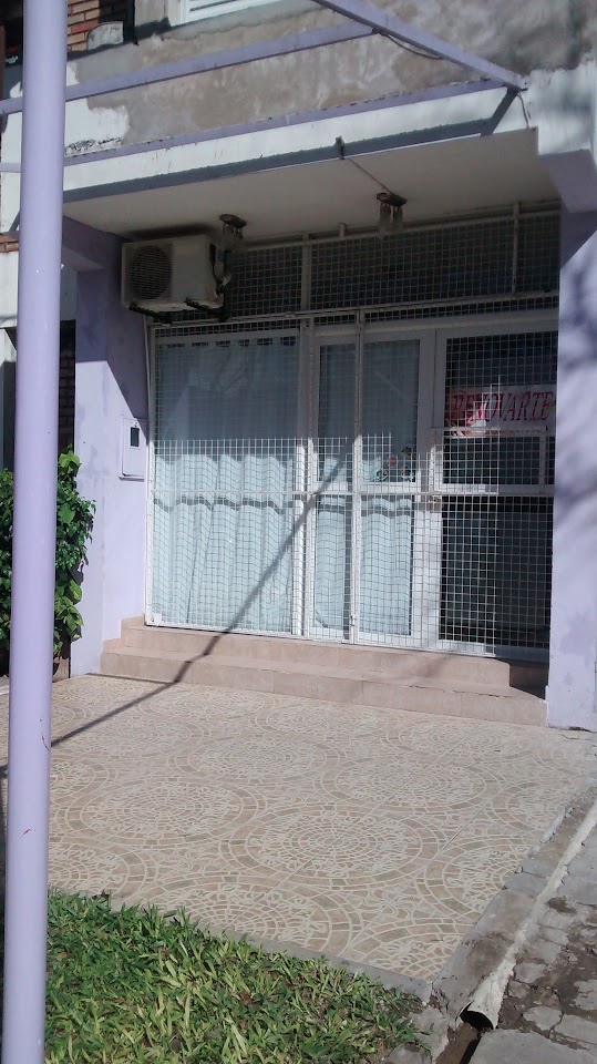 Entrada y fachada de Renovarte Estética